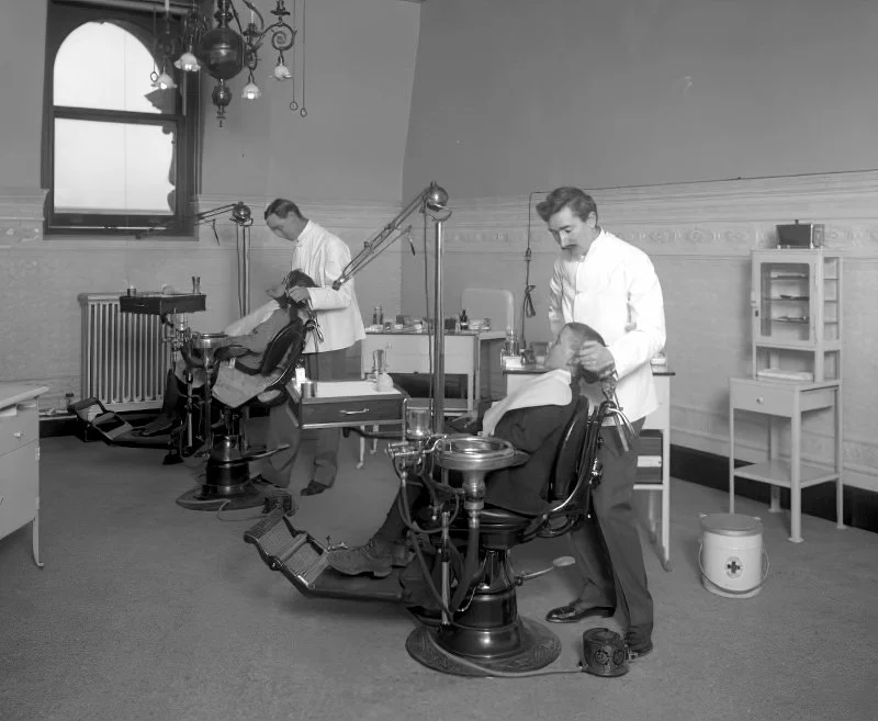 Dentists in 1910